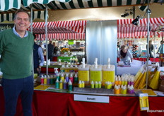 Ton Severrien bij Sonett, één van de door GreenSprout vertegenwoordigde merken op Udea Open Air. Met extra aandacht voor de 10 liter refill cans.